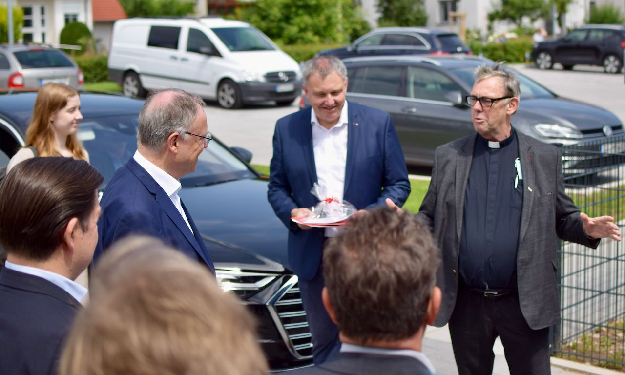 Ankunft des Ministerpräsidenten (v.r.): Dechant Wigbert Schwarze, Ralf Regenhardt, Stephan Weil.