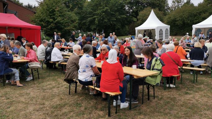 Rund 240 Ehrenamtliche kamen aus dem ganzen Bistum in Hildesheim zusammen. | Foto: Detlef Gabler / Caritas