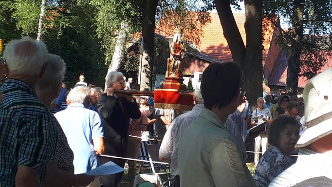 In unmittelbarer Nähe zog das Gnadenbild aus dem 15. Jahrhundert vorbei. | Foto: Stefanie Jünemann