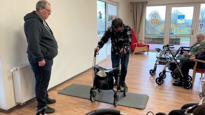 Praktische Übungen gehörten auch zum Programm in der Tagespflege St. Vinzenz. | Foto: Caritas