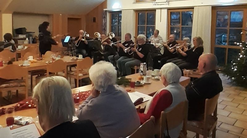 Mackenröder Blasmusikanten spielen beim Carena-Nachmittag in Ebergötzen. | Foto: Caritas