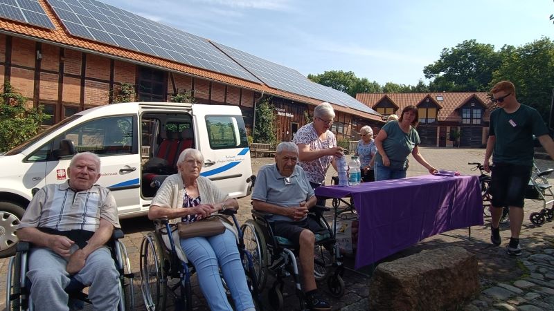 Tagespflege Duderstadt besucht Gut Herbigshagen. | Foto: Caritas