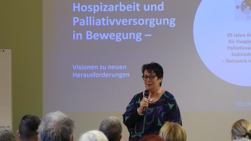 Christiane Koch spricht zu den Gästen der Festveranstaltung. | Foto: Torben Gebert