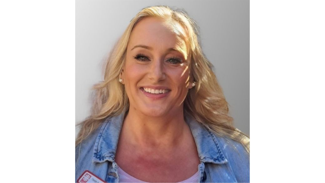 „Jeder von uns muss seinen Teil dazu geben, um eine Gesellschaft zu schaffen, in der alle Menschen gleichberechtigt sind und in Frieden leben können. Es ist wichtig, gegen Rechtsextremismus und für die Demokratie einzustehen, um sicherzustellen, dass die Geschichte nicht vergessen wird und dass die Verbrechen, die begangen wurden, nicht wiederholt werden.“ – Tanja Esseln, Pflegeteam Duderstadt Mitte