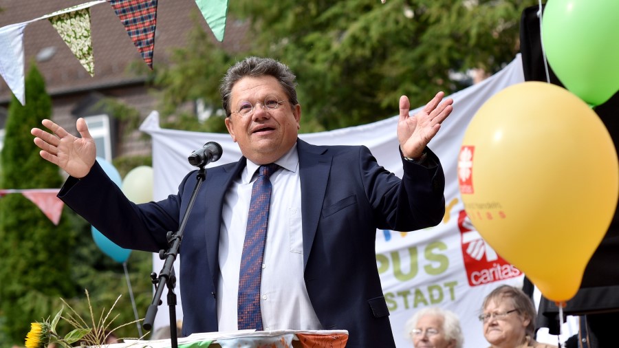 Gesundheitsminister Dr. Andreas Philippi kommt am 18. September 2024 zu „Pflegebedürftig, und dann?“ ins Historische Rathaus Duderstadt. Das Archivbild zeigt ihn 2023 bei der Einweihung des Inklusiven Campus Duderstadt. | Foto: Iris Blank