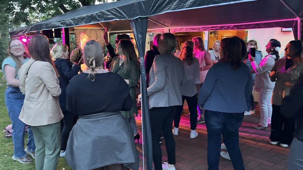 Auf der Tanzfläche war einiges los. | Foto: Isabel Lubojanski